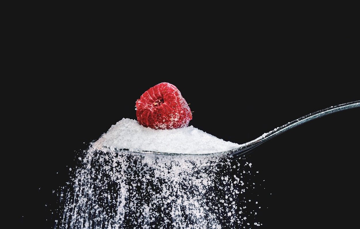 Sugar in a spoon.